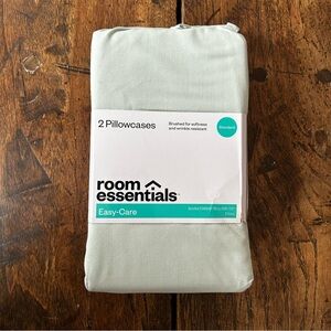 Room Essentials STANDARD Size Mint 60% Cotton / 40% Polyester 2 Pillowcase Set